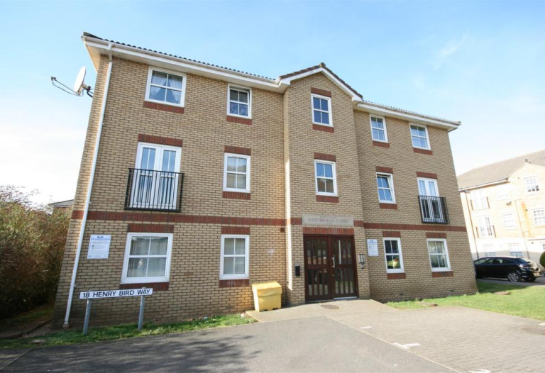One bedroom recently refurbished flat to rent in Northampton &pound;975.00 P.C.M.