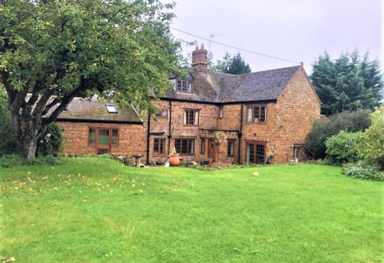 Stunning 4-Bedroom Furnished Country House in Eydon £2700.00 P.C.M.