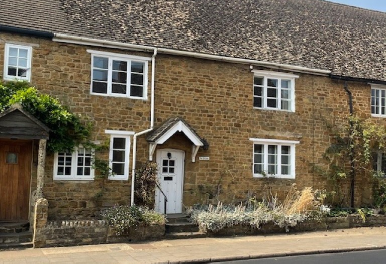 3 Bedroom Grade II listed Cottage to rent in Bloxham £1695.00 P.C.M.