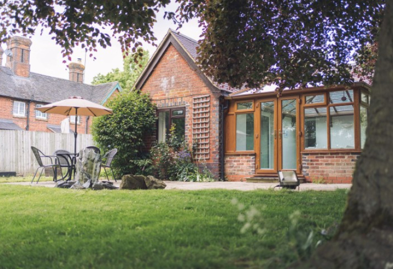 A Charming Detached Two-Bedroom Bungalow in Priors Marston to rent – £1,400.00 P.C.M.