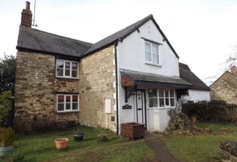 3 Bedroom furnished semi-detached Cottage in Culworth to rent £1600.00 P.C.M