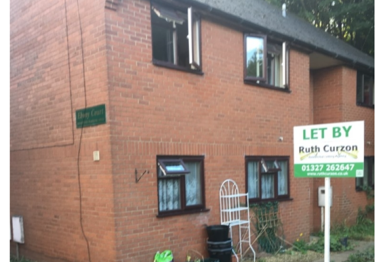 Spacious 1st floor 2 bedroom flat in Woodford Halse &pound;800.00 P.C.M.